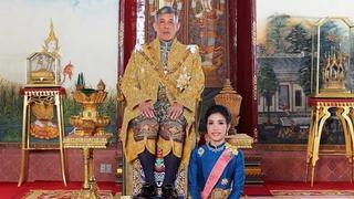 26-08-2019 Thailand Thai King Maha Vajiralongkorn Bodindradebayavarangkun (L) and Royal Noble Consort Sineenat Bilaskalayani also known as Sineenat Wongvajirapakdi (R) posing at the royal palace in Bangkok, Thailand. Royal Household by PPE PUBLICATIONxINxGERxSUIxAUTxONLY Copyright: xx  
