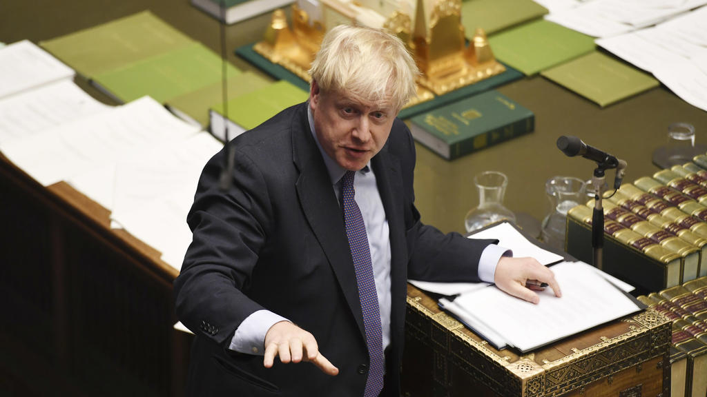 HANDOUT - 22.10.2019, Großbritannien, London: Boris Johnson, Premierminister von Großbritannien, gestikuliert, während er bei einer Debatte im Unterhaus spricht. Nach einer heftigen Abstimmungsniederlage im britischen Parlament hat Premier Boris John