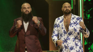Sport Bilder des Tages October 11, 2019, Las Vegas, Nevada, U.S.: WWE Executive Vice President of Talent, Live Events and Creative Paul Triple H Levesque announce the Crown Jewel of wrestling Braun Strowman L and heavyweight boxer Tyson Fury R as they face off during the announcement of their match during press conference, PK, Pressekonferenz at T-Mobile Arena on October 11, 2019 in Las Vegas, Nevada. The WWE s Crown Jewel event will be at Fahd International Stadium in Riyadh, Saudi Arabia on October 31. WWE Crown Jewel 2019: Presser PUBLICATIONxINxGERxSUIxAUTxONLY - ZUMAb35 20191011shab35288 Copyright: xLarryxBurtonx