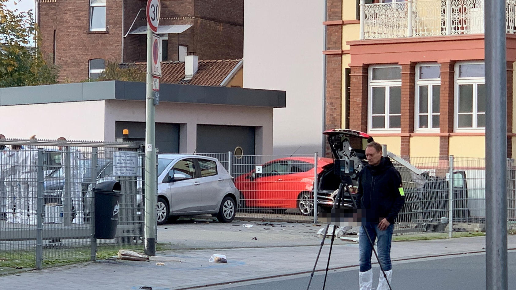 Der 34-jährige Ehemann sei nach der Tat widerstandslos festgenommen worden.