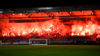 BERLIN, GERMANY - NOVEMBER 02: 1. FC Union Berlin let off flares as they show their support during the Bundesliga match between 1. FC Union Berlin and Hertha BSC at Stadion An der Alten Foersterei on November 02, 2019 in Berlin, Germany. (Photo by Thomas F. Starke/2019 Getty Images)