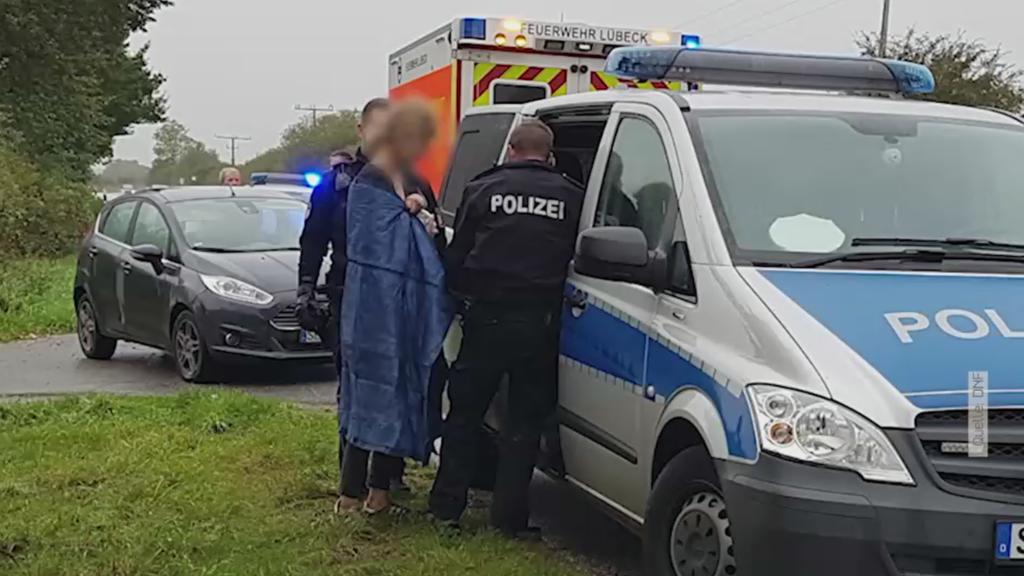 Gefesselt und geknebelt wurde die 20 Jahre alte Studentin am Morgen des 12. Oktober an einem einsamen Feldweg gefunden.