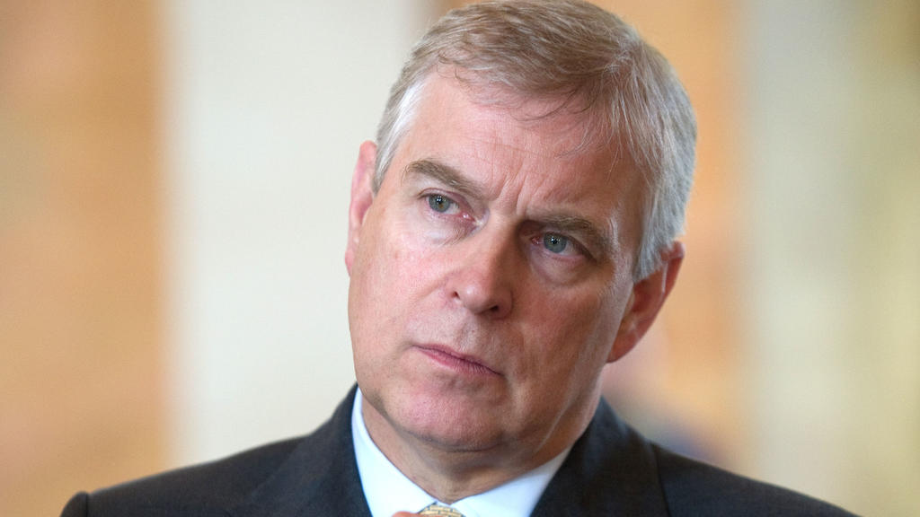 ARCHIV - 03.06.2014, Niedersachsen, Göttingen: Prinz Andrew von Großbritannien, aufgenommen während eines Besuchs der Georg-August-Universität. Er bereut den Aufenthalt bei dem mittlerweile verstorbenen mutmaßlichen Sexualstraftäter Epstein. Andrew s