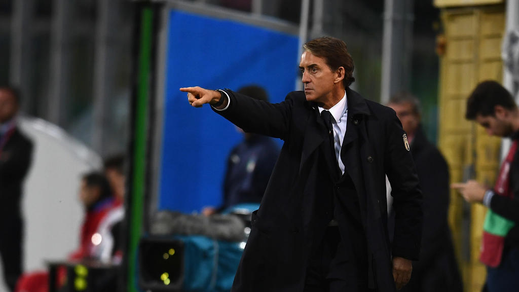 PALERMO, ITALY - NOVEMBER 18:  Head coach of Italy Roberto Mancini reacts during the UEFA Euro 2020 Qualifier between Italy and Armenia on November 18, 2019 in Palermo, Italy.  (Photo by Claudio Villa/Getty Images)