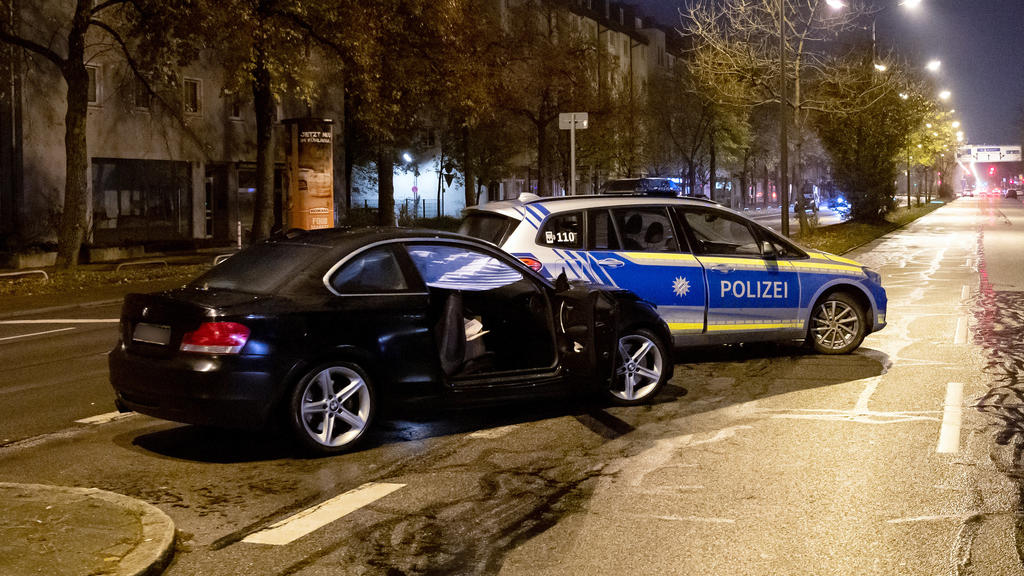 München: Zwei Jugendliche von Auto angefahren