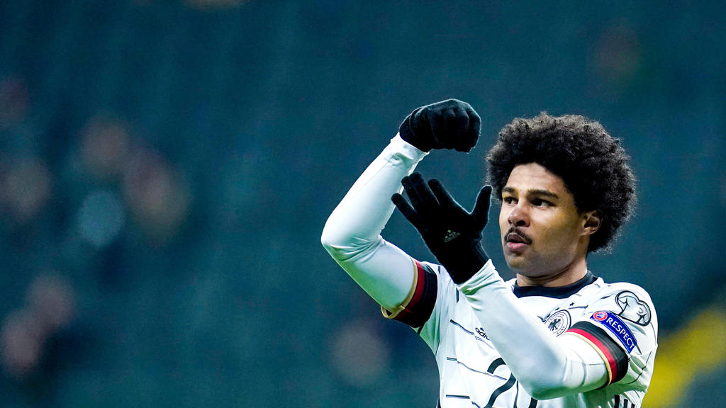 19.11.2019, Hessen, Frankfurt/Main: Fußball: EM-Qualifikation, Gruppenphase, Gruppe C, 10. Spieltag, Deutschland - Nordirland in der Commerzbank-Arena. Deutschlands Serge Gnabry jubelt über sein Tor zum 3:1. WICHTIGER HINWEIS: Gemäß den Vorgaben der