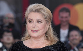 Catherine Deneuve nach Schlaganfall: Wie geht es ihr?