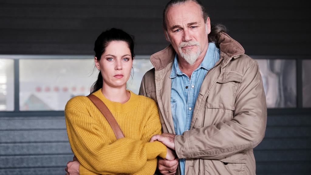 Sina und Robert können nicht fassen, dass sie Irene nie wieder in die Arme schließen können