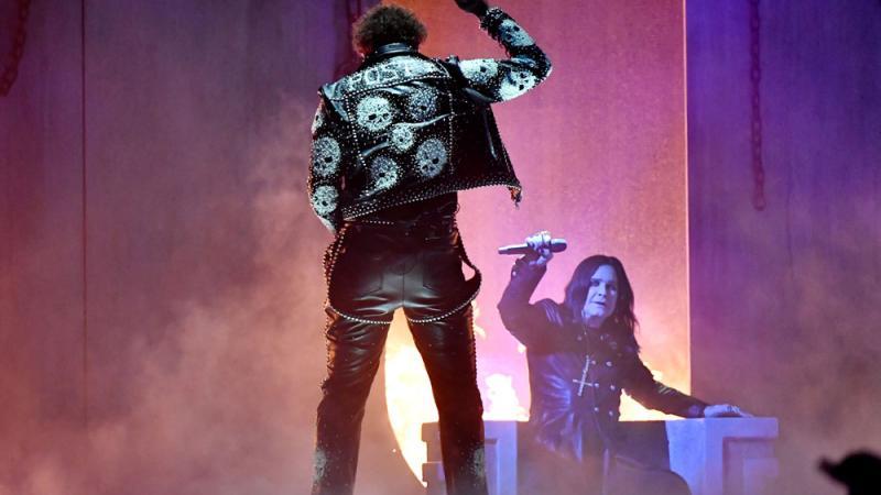 Ozzy Osbourne Auftritt Mit Weissem Thron Bei Den Amas