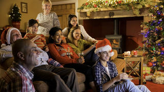 Familie vor dem Fernseher