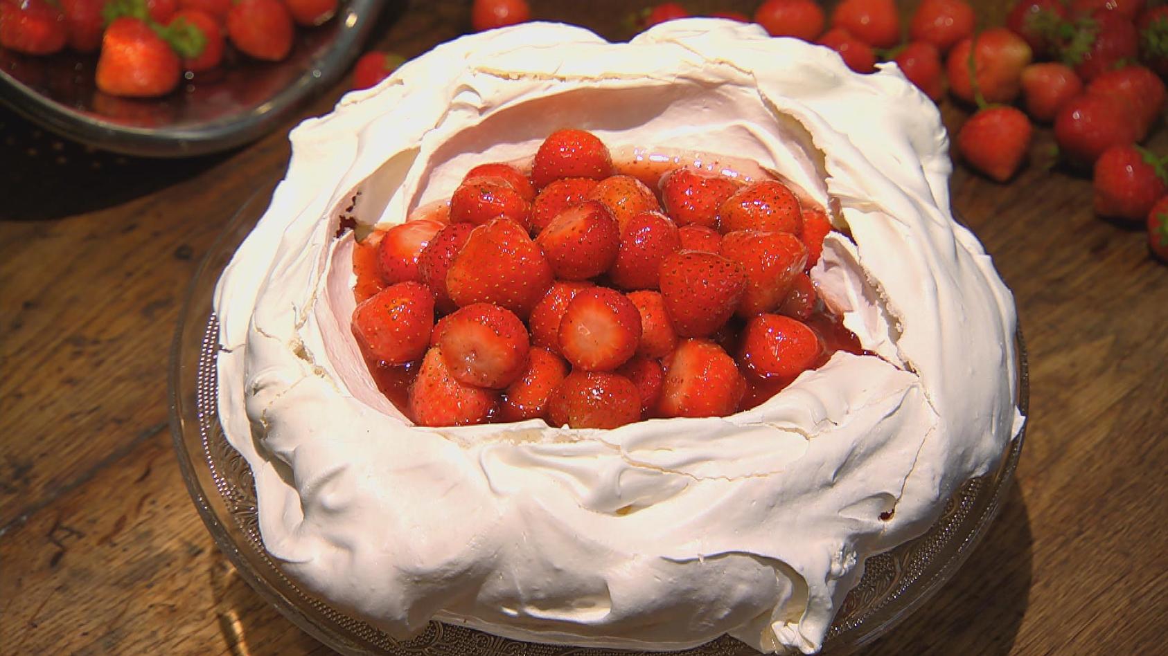Erdbeer-Pavlova: Dessert von Andrea Schirmaier-Huber und Ronny Loll