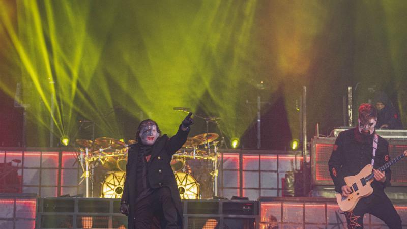 Fans zünden Schlagzeug bei Slipknot-Konzert an