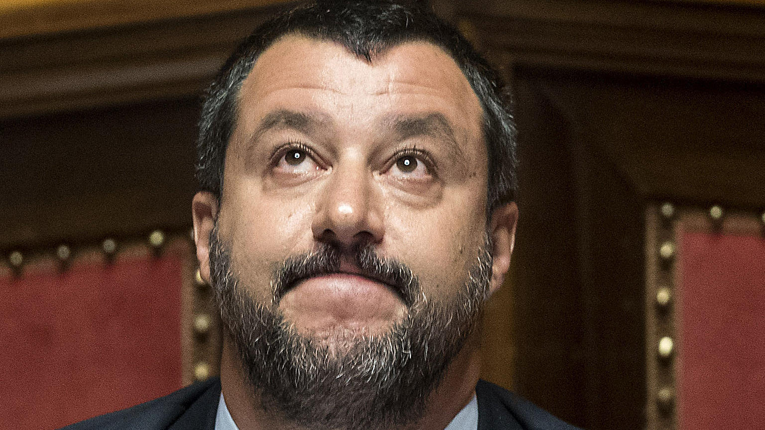 Salvini isst kein Nutella mehr, weil nicht alle Zutaten italienisch sind.