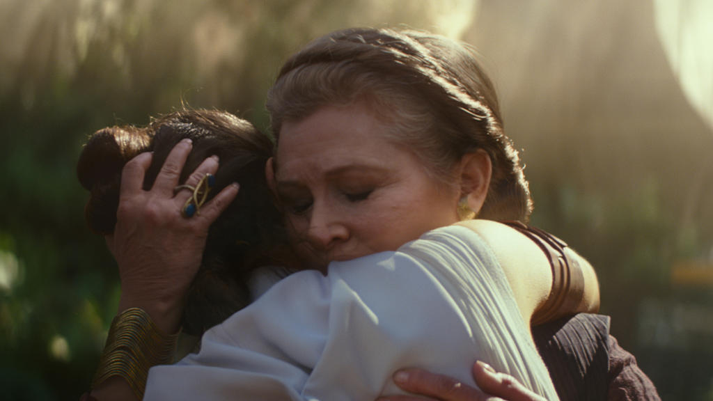 General Leia Organa (Carrie Fisher) and Rey (Daisy Ridley) in STAR WARS: EPISDOE IX