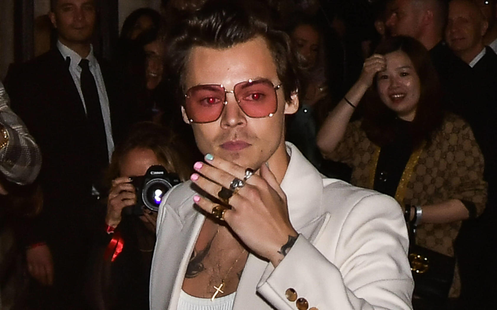 Harry Styles Darum Tragt Der Popstar Auch Gerne Mal Frauenkleidung