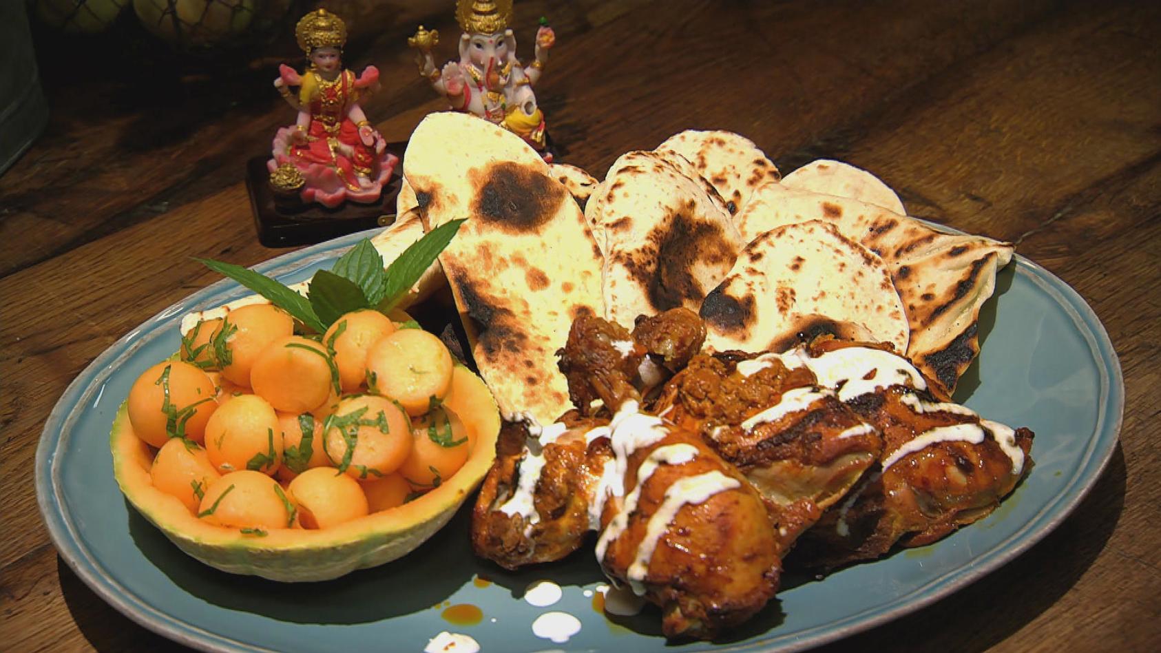 Tandoori-Chicken mit Naan-Brot und Melonensalat: die Hauptspeise von Meta Hiltebrand und Ronny Loll