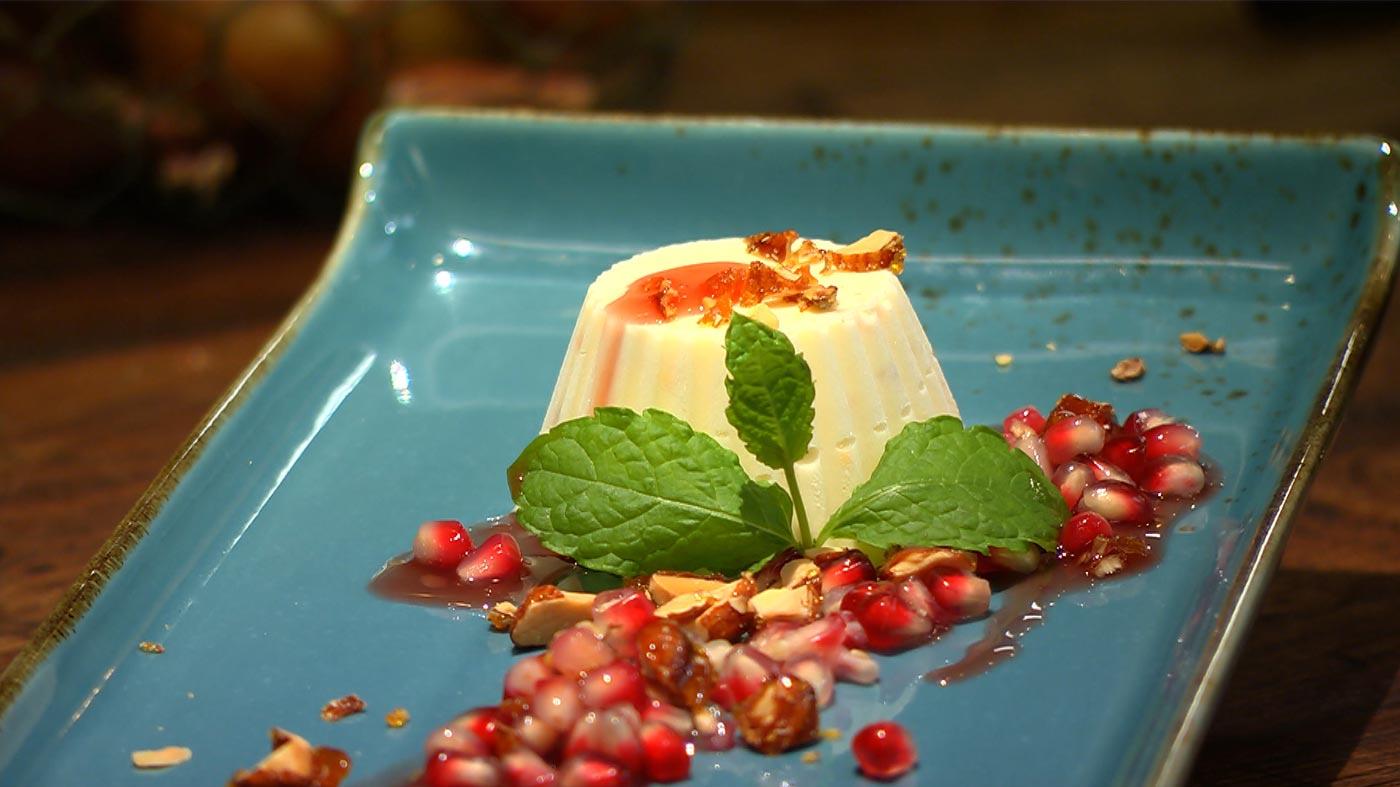 Joghurt-Parfait mit gebrannten Mandeln: das Dessert von Meta Hiltebrand und Ludwig Heer 