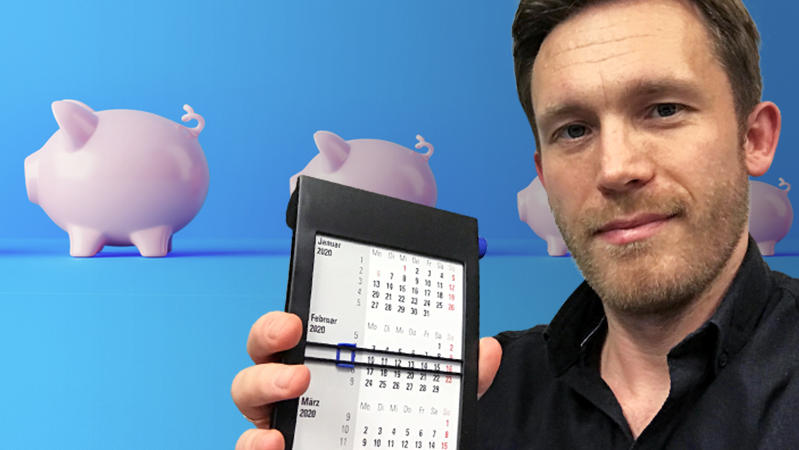 Sebastian Priggemeier mit Kalender
