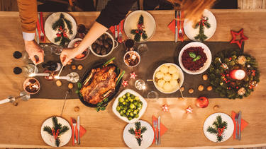 Weihnachtsklassiker: DAS ist das beliebteste Heiligabend-Essen