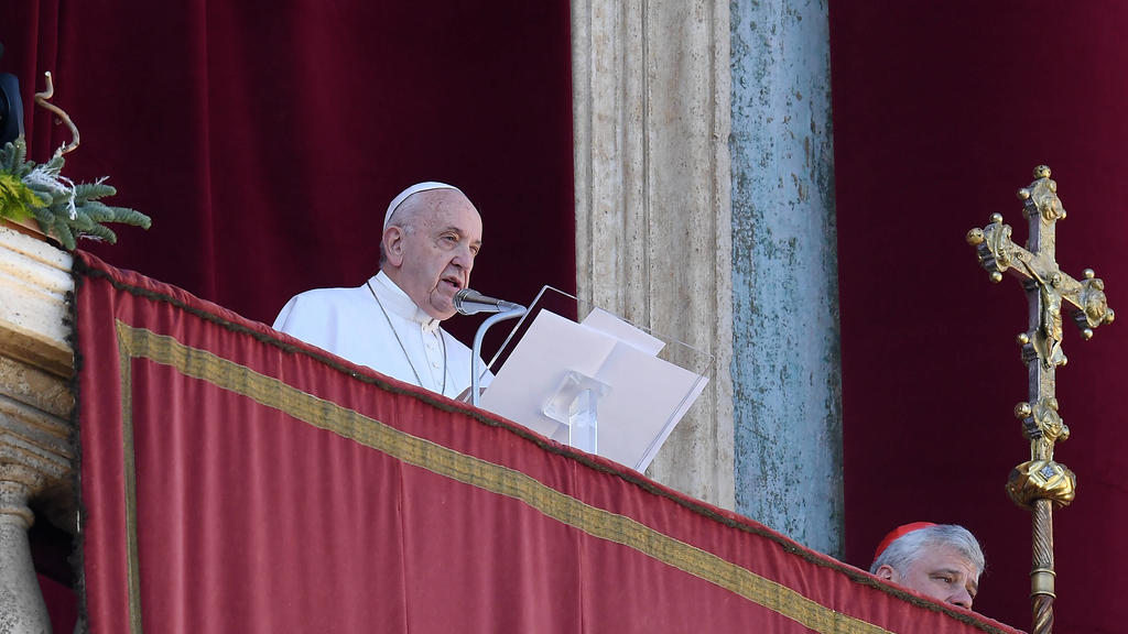 Rom, Vatikan Weihnachten 25.12.2019 Papst Franziskus I. spricht den Urbi Et Orbi Segen von der Loggia des Petersdom *** Rome, Vatican Christmas 25 12 2019 Pope Francis I gives the Urbi Et Orbi Blessing from the Loggia of St. Peters Basilica