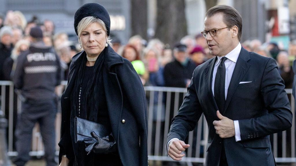 Petra Laurentien Brinkhorst, Prinzessin der Niederlande und Prinz Daniel von Schweden auf dem Weg zur Trauerfeier von Schriftsteller Ari Behn.
