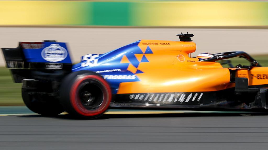 Eine kleine Flosse über der Motorverkleidung - wie hier bei Carlos Sainz - ist ab 2020 Pflicht