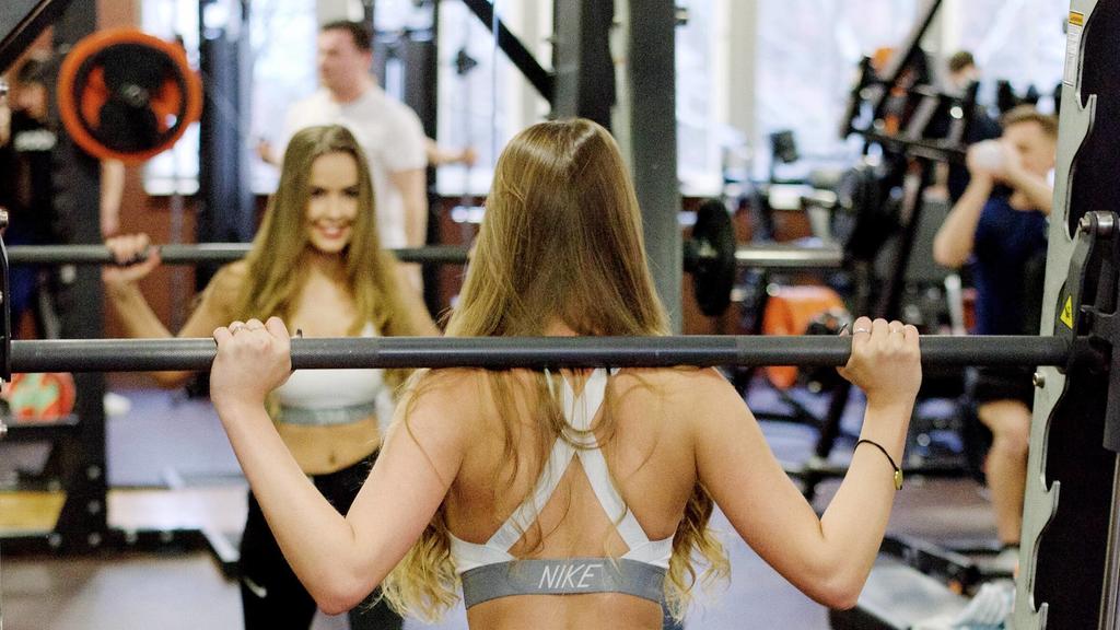 Elena Kamperi Miss Ostdeutschland Elena Kamperi macht sich im X Fitnessstudio für die Wahl zur Miss Germany fit Berlin Deutschland *** Elena Kamperi Miss East Germany Elena Kamperi is getting fit for the Miss Germany contest in the X gym Berlin Germ