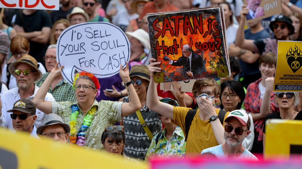 Protesters hold placards during a climate change rally in Sydney, Australia, January 10, 2020. AAP Image/Paul Braven/via REUTERS ATTENTION EDITORS - THIS IMAGE WAS PROVIDED BY A THIRD PARTY. NO RESALES. NO ARCHIVE. AUSTRALIA OUT. NEW ZEALAND OUT.