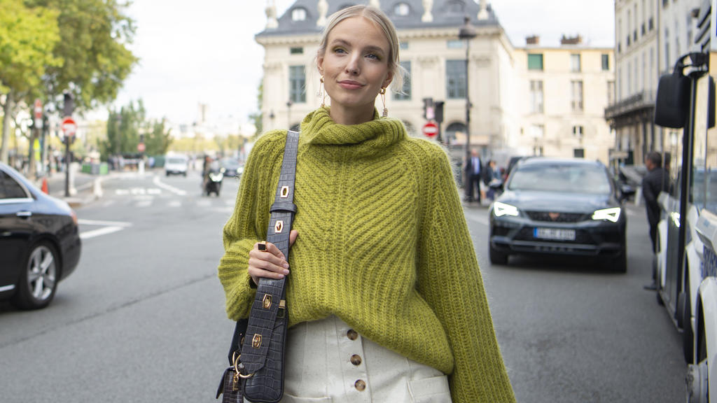 Leonie Hanne bei der Paris Fashion Week