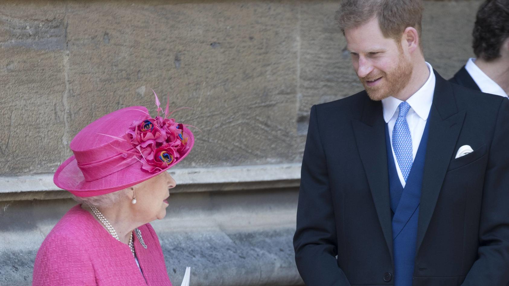  . 18/05/2019. Windsor , United Kingdom. Queen Elizabeth II and Prince Harry, Duke of Sussex leaving the Lady Gabriella Windsor wedding at St.George s Chapel, Windsor, United Kingdom. PUBLICATIONxINxGERxSUIxAUTxHUNxONLY xStephenxLockx/xi-Imagesx IIM-
