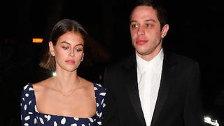 Kaia Gerber and Pete Davidson attend a friends wedding in Miami Beach,Florida.The new couple walked hand-in-hand heading to the wedding.Pictured: Kaia Gerber,Pete DavidsonRef: SPL5131265 231119 NON-EXCLUSIVEPicture by: Robert O'Neil / SplashNews.comSplash News and PicturesLos Angeles: 310-821-2666New York: 212-619-2666London: +44 (0)20 7644 7656Berlin: +49 175 3764 166photodesk@splashnews.comWorld Rights, 