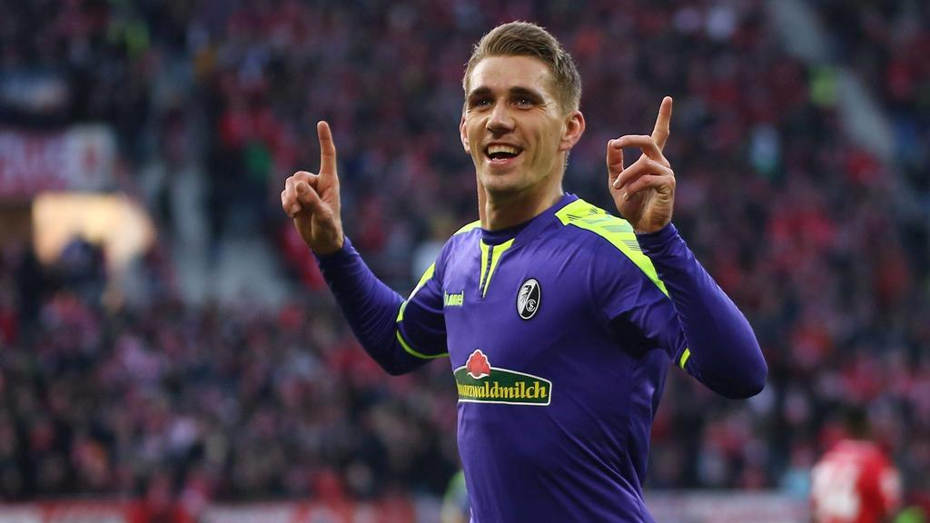 18.01.2020, xcex, GER, Mainz, Coface Arena, 1. Bundesliga, Saison 2019/2020, DFL, FSV Mainz 05 - SC Freiburg Torjubel SC Freiburg, Jubel, Freude, Emotionen, Goal celebration, Nils Petersen SCF bejubelt seinen Treffer zum 2:0 DFL regulations prohibit