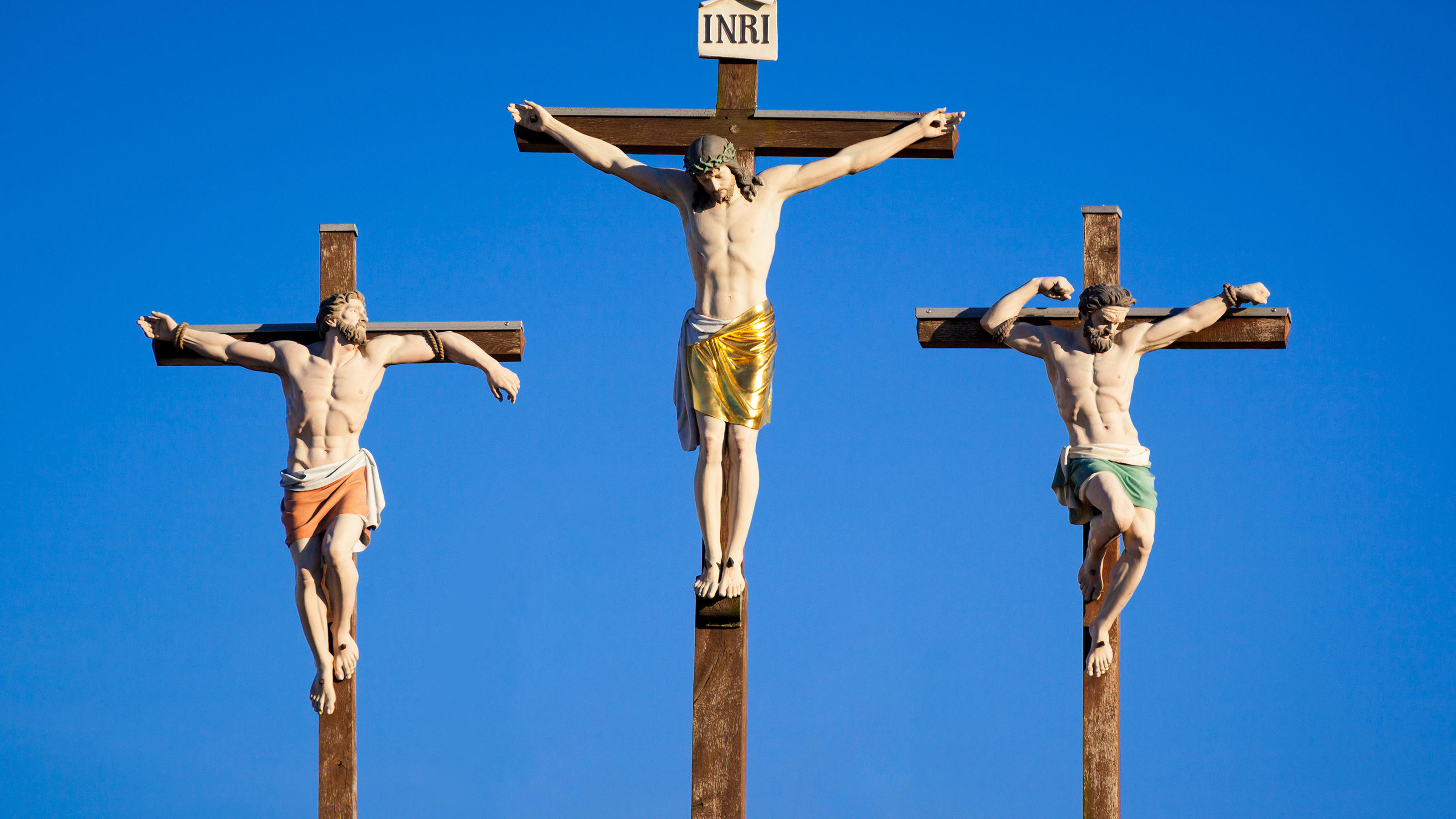 Jesus wird ans Kreuz genagelt
