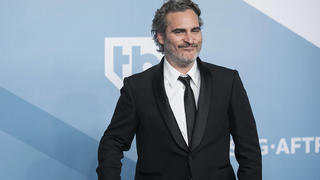 January 19, 2020, Los Angeles, California, USA: Joaquin Phoenix, winner of Male Actor in a Leading Role award for Joker , poses in the press room at the 26th Annual Screen Actors Guild Awards held at the Shrine Auditorium in Los Angeles, California, Sunday January 19, 2020. JAVIER ROJAS/PI Los Angeles USA PUBLICATIONxINxGERxSUIxAUTxONLY - ZUMAp124 20200119zaap124066 Copyright: xJavierxRojasx