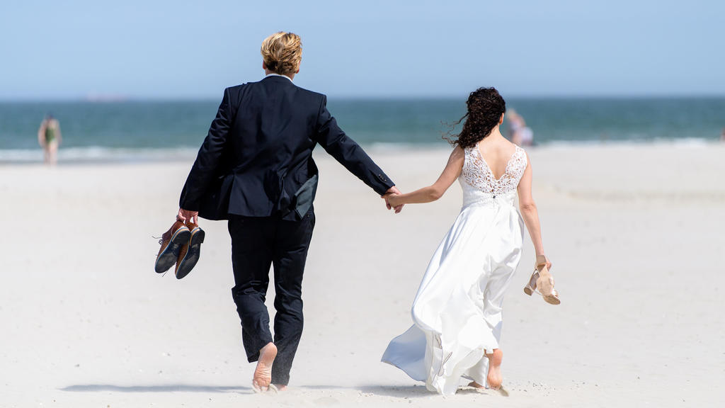 Brautpaar am Strand
