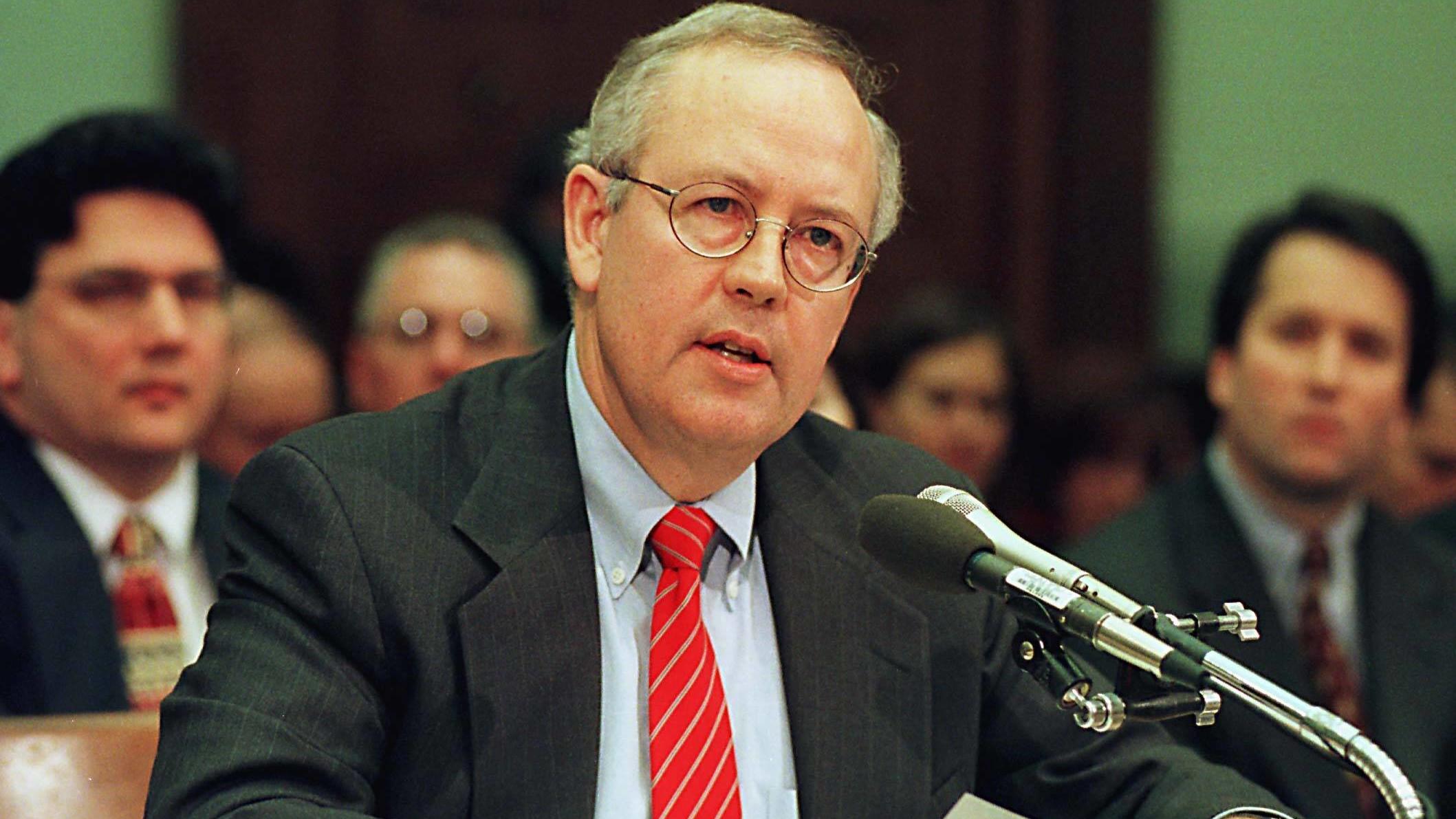 November 19, 1998, Washington, District of Columbia, USA: Special Prosecutor Kenneth Starr testifies during a United States House Judiciary Committee hearing on pending Articles of Impeachment against U.S. President Bill Clinton on Capitol Hill in Wa