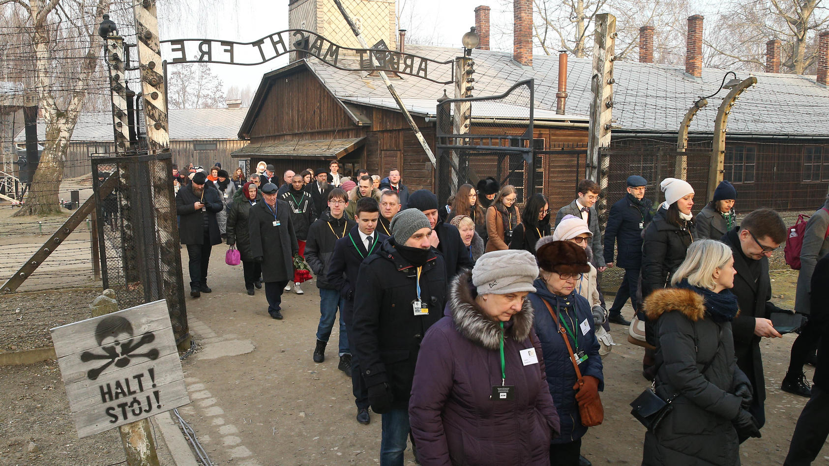 75 Jahre Nach Der Befreiung Des KZ Auschwitz: "Niemals Vergessen ...