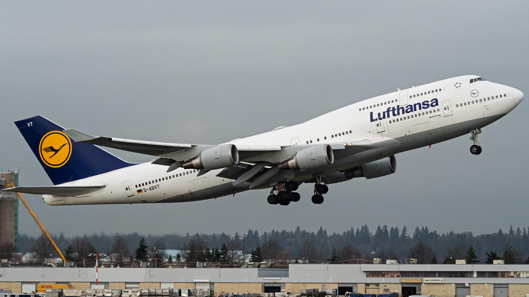 A Lufthansa Boeing 747-400 (D-ABVT) wide-body jumbo jet airliner takes off from Vancouver International Airport. Credit Image: Bayne Stanley/ZUMA WirePictured: GV,General ViewRef: SPL5143013 240120 NON-EXCLUSIVEPicture by: Zuma / SplashNews.comSplash