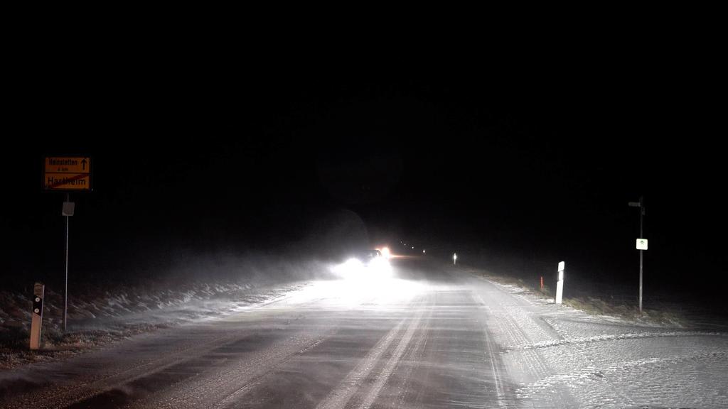 Das Sturmtief LOLITA bringt Sturm und Schnee - Unfall auf Steige, starke Schneefälle, massive Schneeverwehungen, Winterdienste im Dauereinsatz, Fußballer trotzen dem Schneesturm Schneesturm mit zeitweisen starken Schneefällen und Schneeverwehungen,