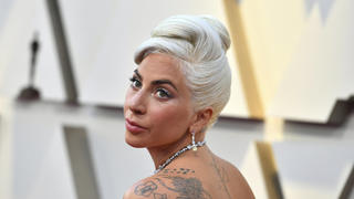 ARCHIV - 24.02.2019, USA, Los Angeles: Lady Gaga kommt zur Verleihung der Oscars 2019. (zu ««A Star is Born» wird um Musikszenen mit Lady Gaga verlängert») Foto: Jordan Strauss/Invision/AP/dpa +++ dpa-Bildfunk +++