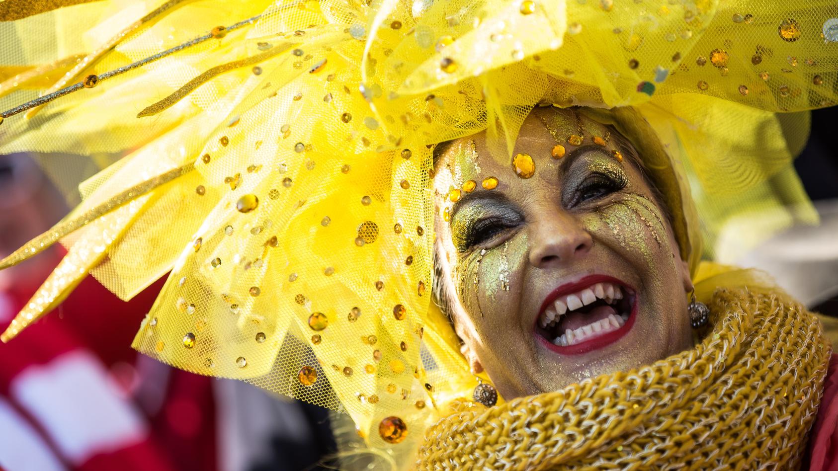 Karnevalskostüm: Gute Laune in Gelb