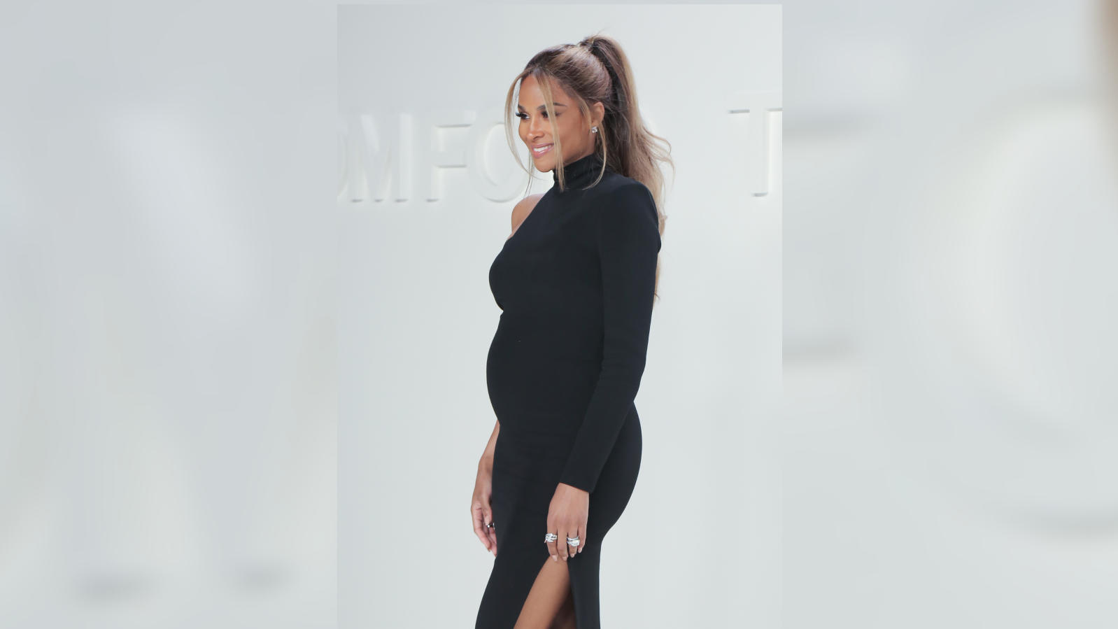 Die schwangere Ciara auf dem roten Teppich der Fashion-Show von Designer Tom Ford in Hollywood