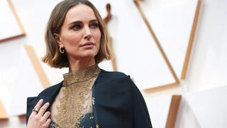 Entertainment Themen der Woche KW06 Natalie Portman arrives on the red carpet of The 92nd Oscars at the Dolby Theatre in Hollywood, CA on Sunday, February 9, 2020. Los Angeles CA USA PUBLICATIONxINxGERxSUIxAUTxONLY Copyright: xRobertxGladdenx 33967123PLX