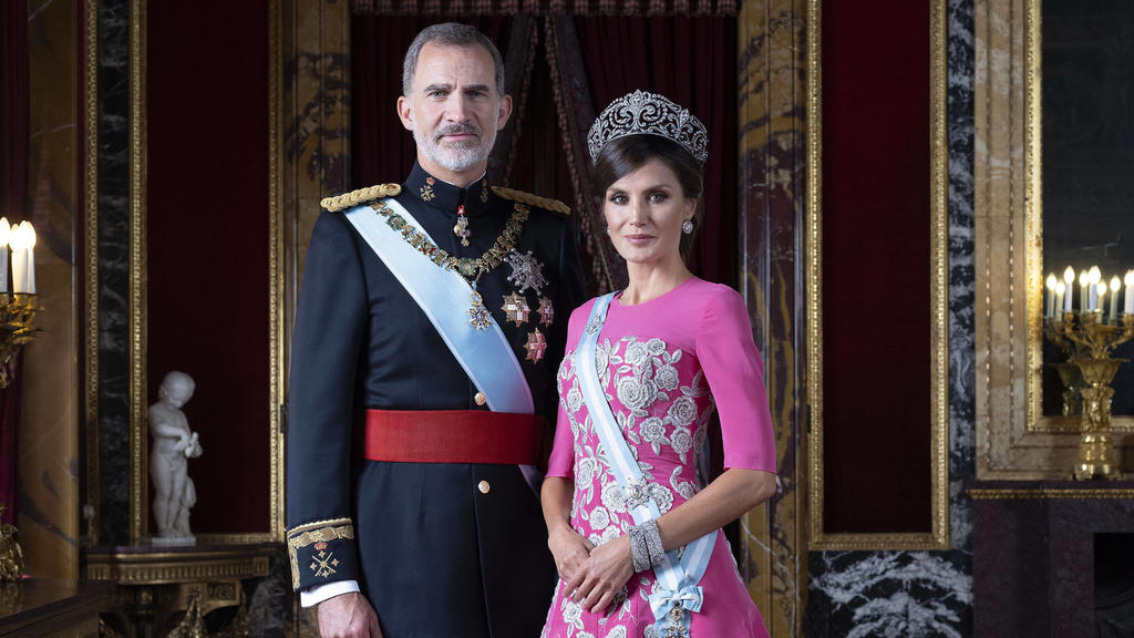 König Felipe VI. von Spanien und Königin Letizia von Spanien beim offiziellen Fototermin der spanischen Königsfamilie. Madrid, 11.02.2020 *** King Felipe VI of Spain and Queen Letizia of Spain at the official photo session of the Spanish Royal Famil