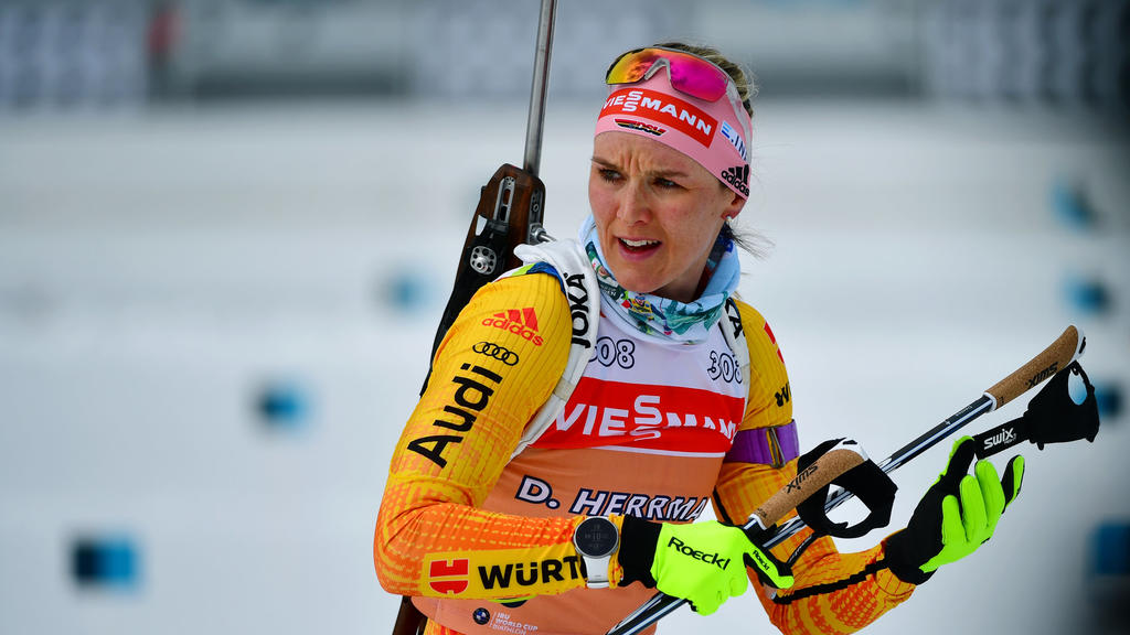 12.02.2020, Italien, Antholz: Biathlon: Weltmeisterschaft, Training Mixed Staffel. Denise Herrmann aus Deutschland am Schießstand. Foto: Hendrik Schmidt/dpa +++ dpa-Bildfunk +++
