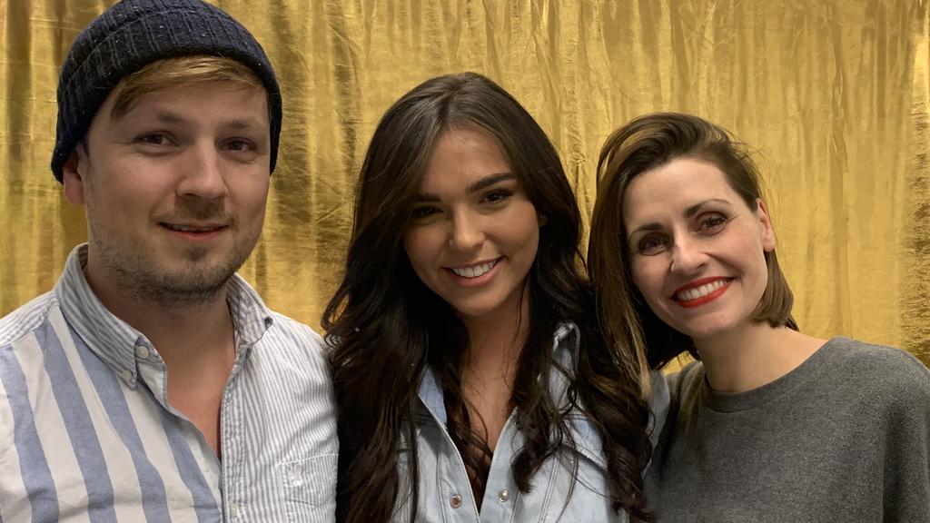 Mit Martin Tietjen (links) und Bella Lesnik (rechts) hat Lili im Podcast über die Herausforderung „Let's Dance“ gesprochen.