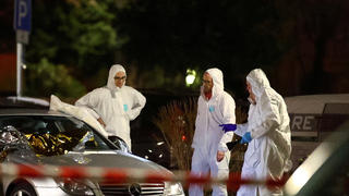 Forensic experts work around a damaged car after a shooting in Hanau near Frankfurt, Germany, February 20, 2020.     REUTERS/Kai Pfaffenbach     TPX IMAGES OF THE DAY