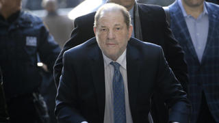 American film producer Harvey Weinstein arrives at Manhattan Supreme Court for day 5 of deliberations in his rape trial on Monday, February 24, 2020 in New York City. A jury of seven men and five women began deliberating Tuesday after weeks of testimony. Weinstein has pleaded not guilty to charges of assaulting two women, and faces life in prison if convicted. PUBLICATIONxINxGERxSUIxAUTxHUNxONLY NYP20200224107 JOHNxANGELILLO