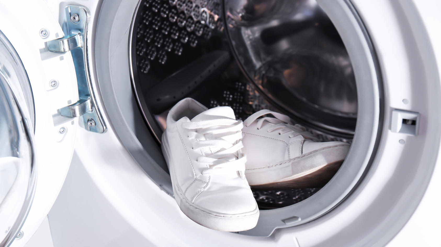 So sauber sollen unsere Sneakers werden - aber dürfen sie in die Waschmaschine?