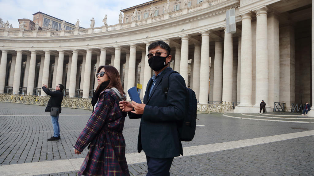 People before the Angelus of Pope Francis with mask prevention against the Wuhan Coronavirus epic in St. Peter's Square at the Vatican. Credit Image: Evandro Inetti/ZUMA WirePictured: GV,General ViewRef: SPL5144783 020220 NON-EXCLUSIVEPicture by: Zum